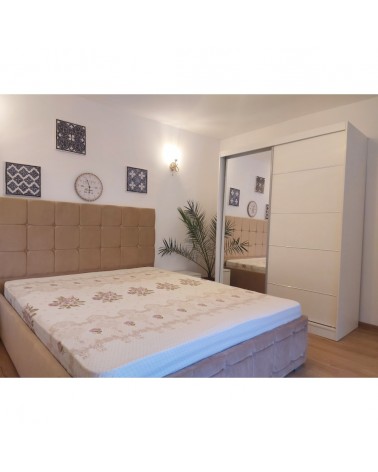 Set Dormitor Queen Alb/Bej, 4 Piese, Pat Complet Tapitat Bej160 X 200, 2Noptiere, Dulap Cu Oglinda 150cm lungime