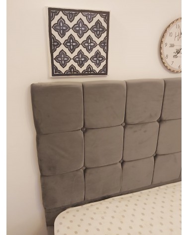Set Dormitor Queen Alb/Gri, 4 Piese, Pat Complet Tapitat Gri 160 X 200, 2Noptiere, Dulap Cu Oglinda 150cm lungime