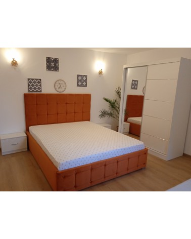 Set Dormitor Queen Alb/Caramiziu, 4 Piese, Pat Complet Tapitat Caramiziu 160 X 200, 2Noptiere, Dulap Cu Oglinda 150cm lungime