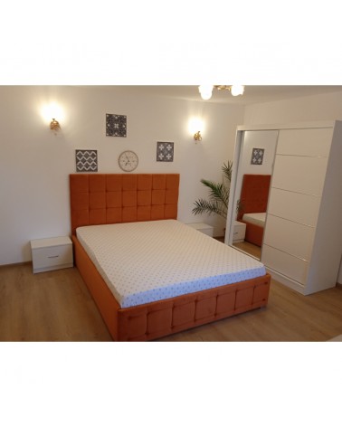 Set Dormitor Queen Alb/Caramiziu, 4 Piese, Pat Complet Tapitat Caramiziu 160 X 200, 2Noptiere, Dulap Cu Oglinda 150cm lungime